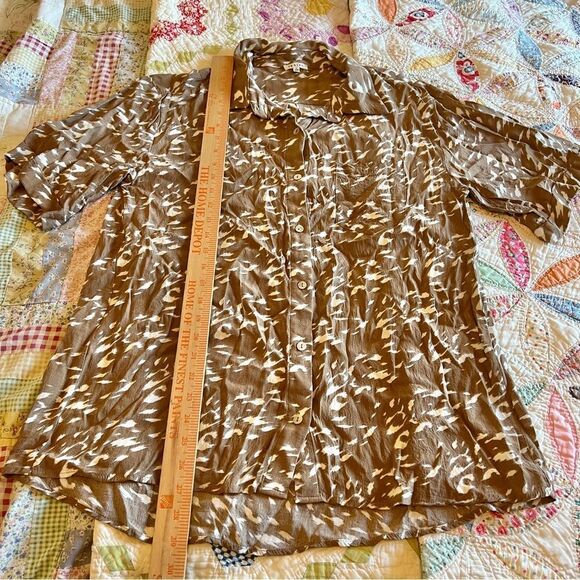 Jodifl Boutique Tan White Animal Style Print Short Sleeve Button Up Blouse Sz L - Picture 8 of 11